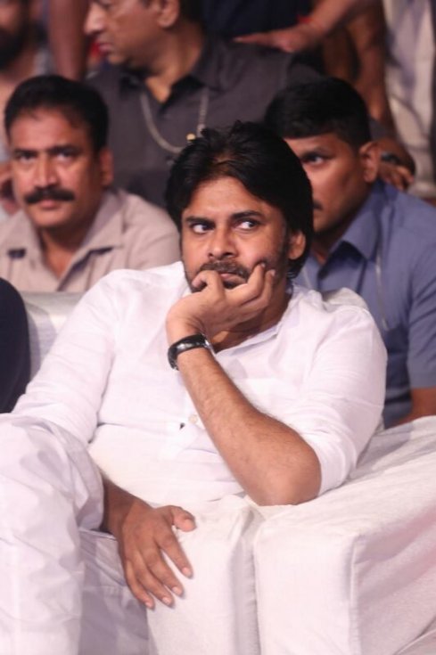 Pawan-Kalyan-at-Sye-Raa-Movie-Pre-Release-Event-06