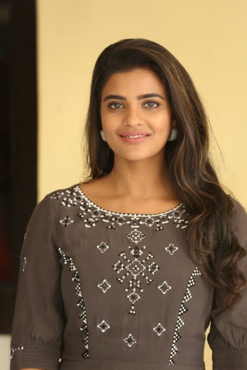 Aishwarya-Rajesh-Latest-Pics-03