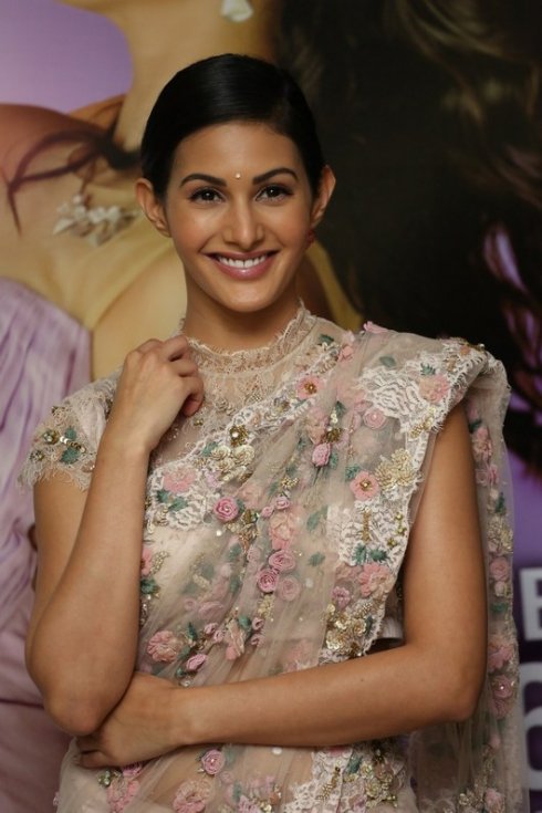 Amyra-Dastur-New-Photos-02