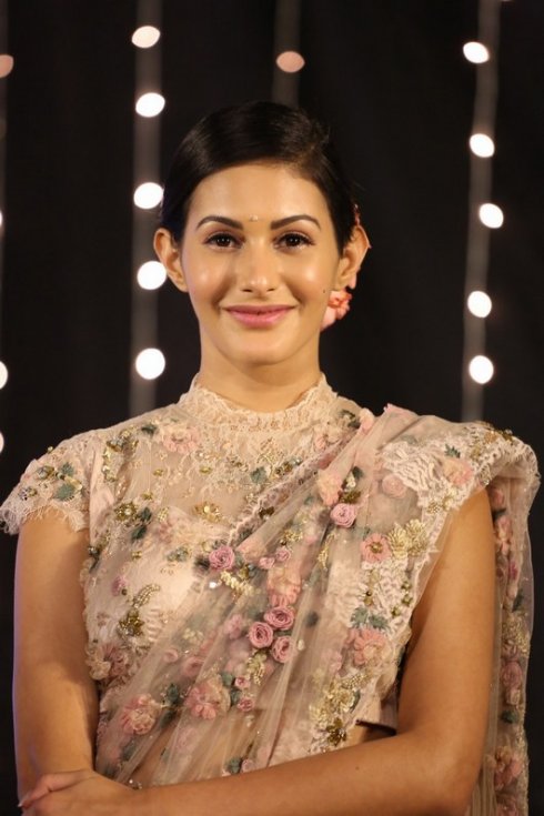 Amyra-Dastur-New-Photos-09