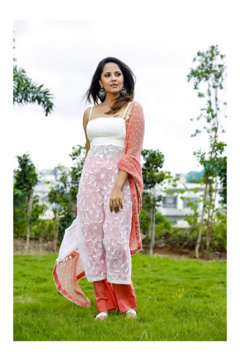 Anasuya-Bharadwaj-New-Photos-06