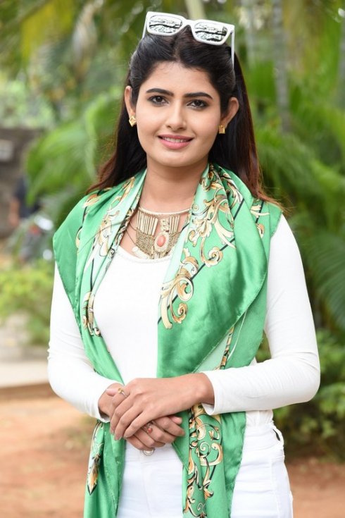 Ashima-Narwal-Photos-02