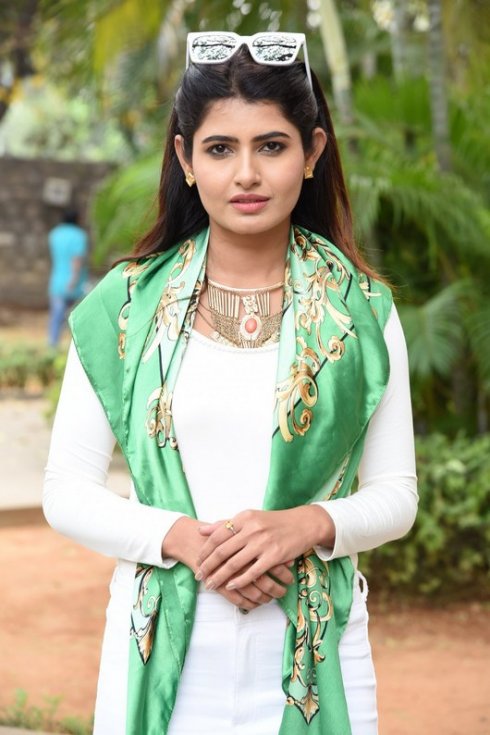 Ashima-Narwal-Photos-03