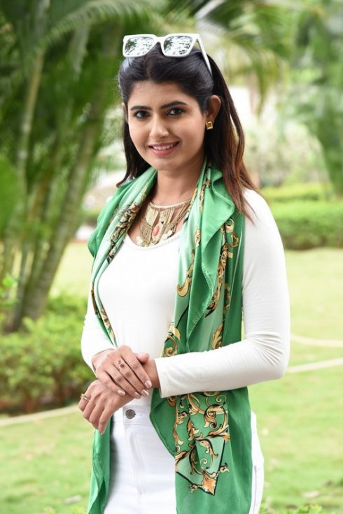 Ashima-Narwal-Photos-06