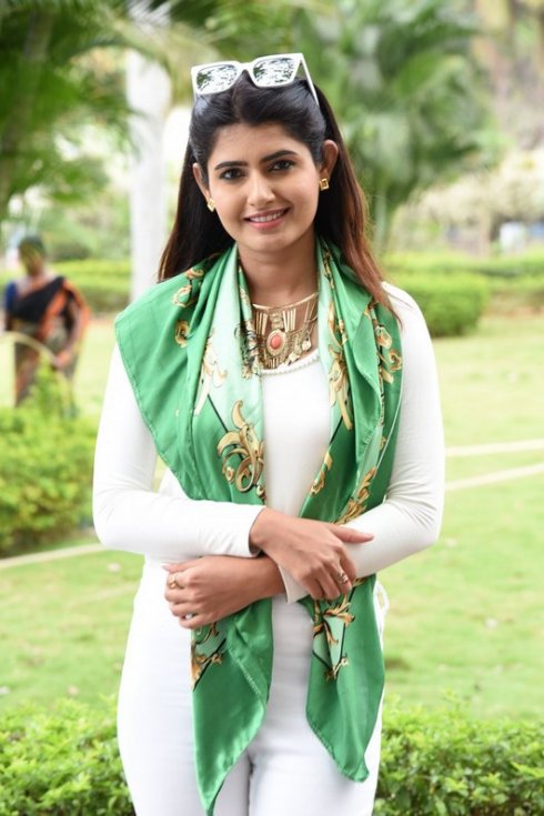 Ashima-Narwal-Photos-09