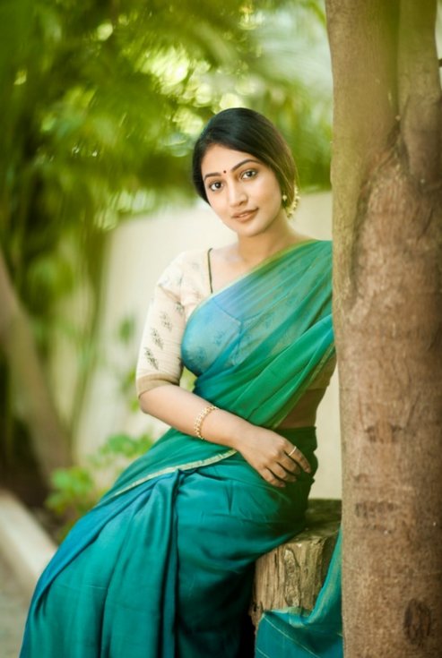 Bommu-lakshmi-Latest-Pics-02