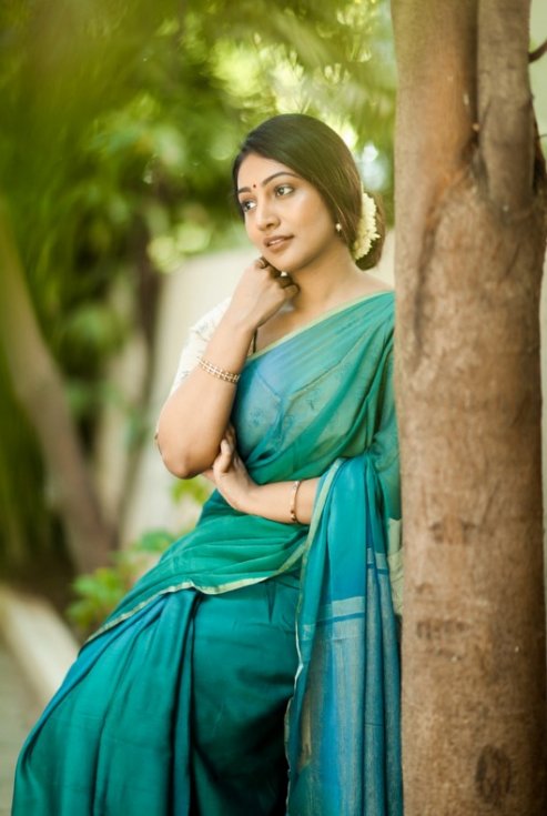 Bommu-lakshmi-Latest-Pics-03