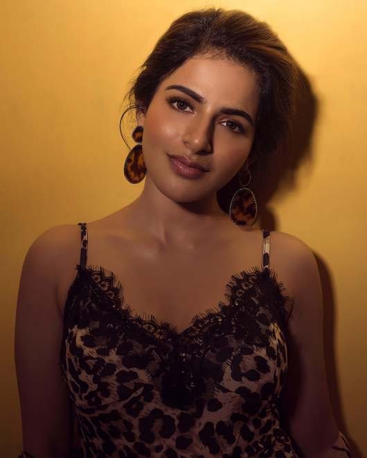 Iswarya-Menon-PhotoShoot-02