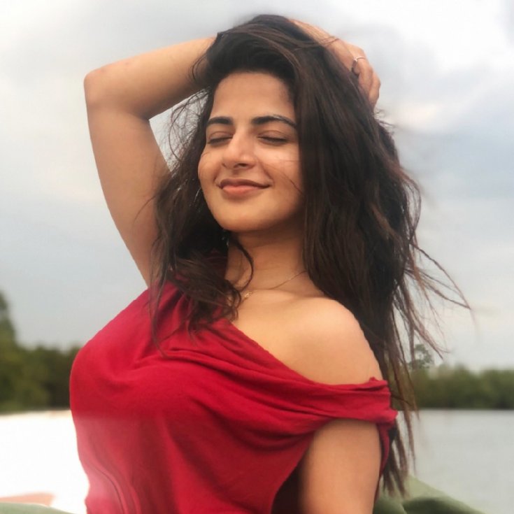 Iswarya-Menon-Stills-06