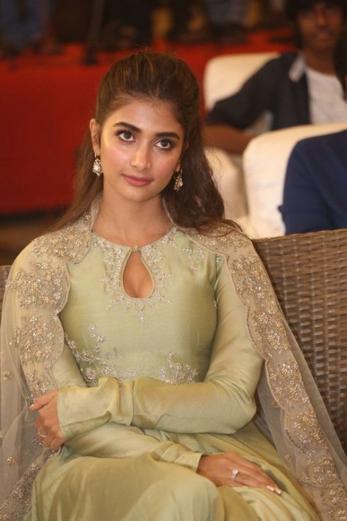 Pooja-Hegde-latest-Pics-06