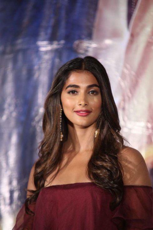 Pooja-Hegde-new-Photos-02