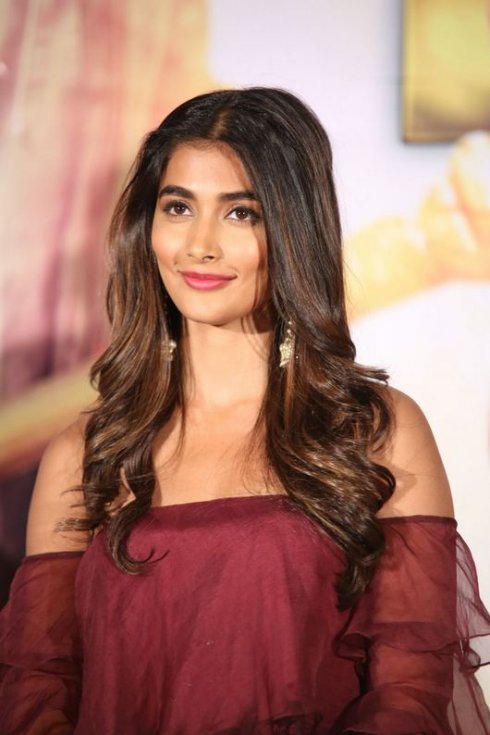 Pooja-Hegde-new-Photos-03