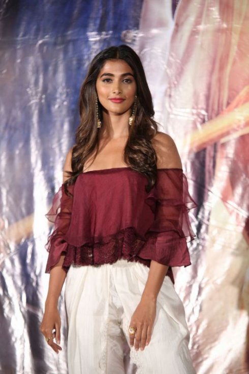 Pooja-Hegde-new-Photos-05