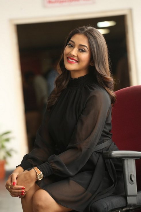 Pooja-Jhaveri-Latest-Photos-02