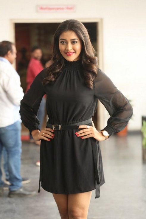 Pooja-Jhaveri-Latest-Photos-03