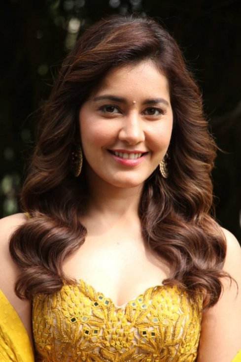 Rashi-Khanna-New-Pics-03