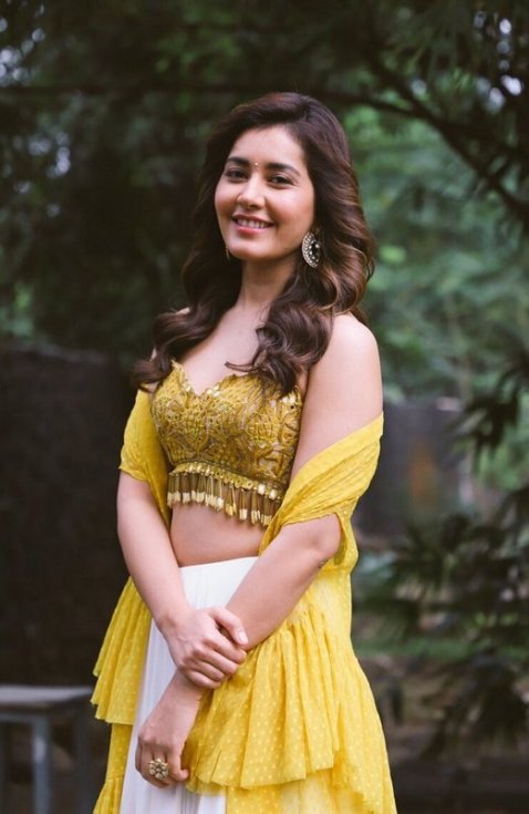 Rashi-Khanna-New-Pics-07