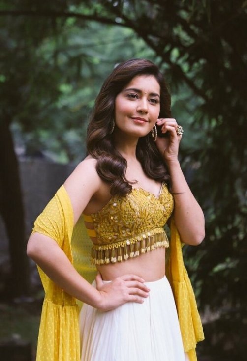 Rashi-Khanna-New-Pics-09