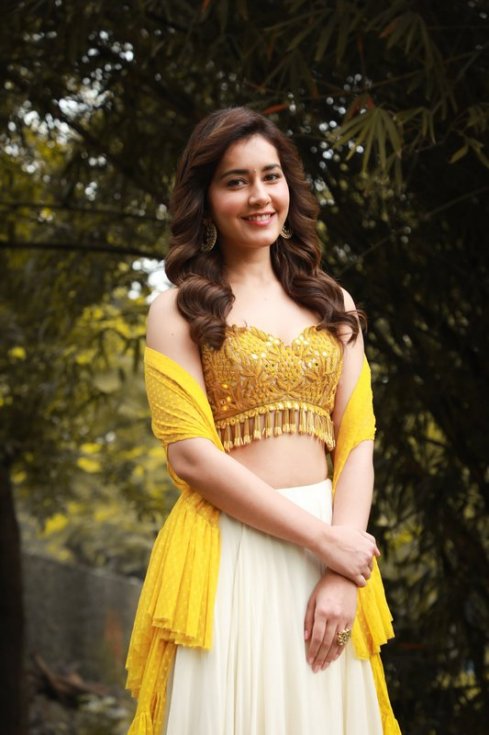 Rashi-Khanna-New-Pics-10