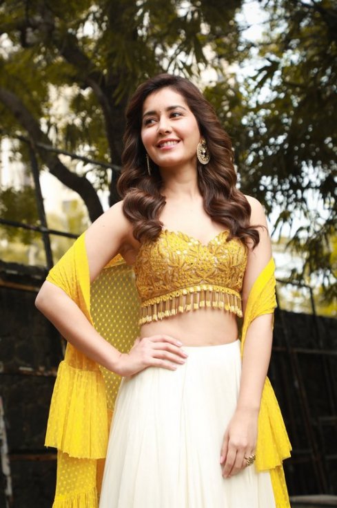 Rashi-Khanna-New-Pics-11