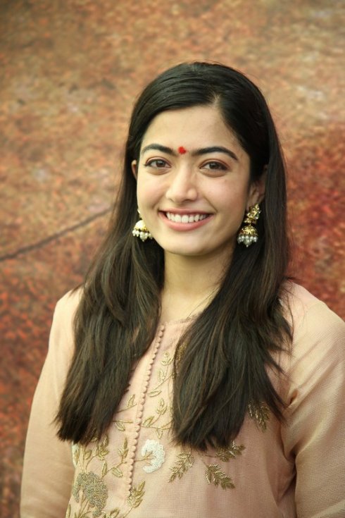 Rashmika-Latest-Photos-09