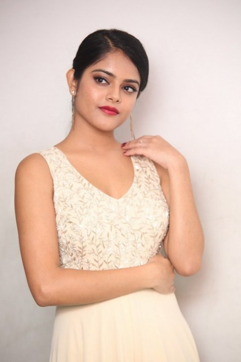 Riddhi-Kumar-New-Photos-10