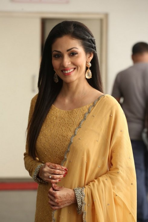 Sadha-New-Photos-03