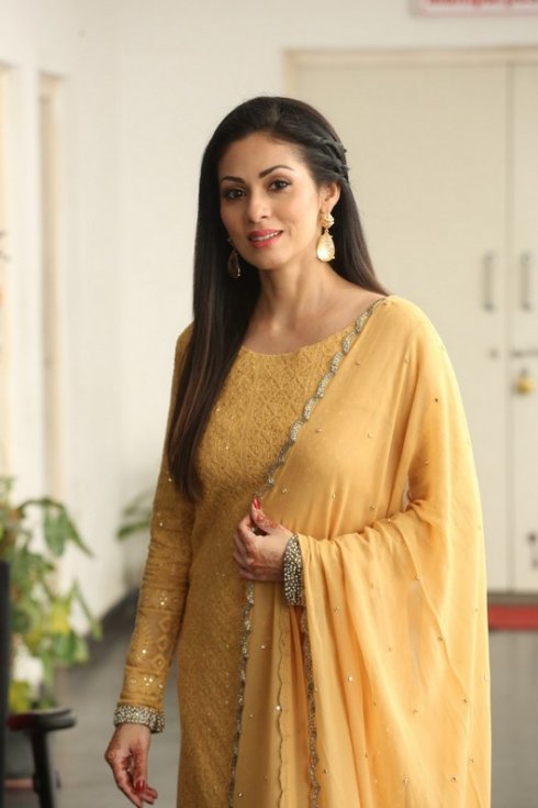 Sadha-New-Photos-05