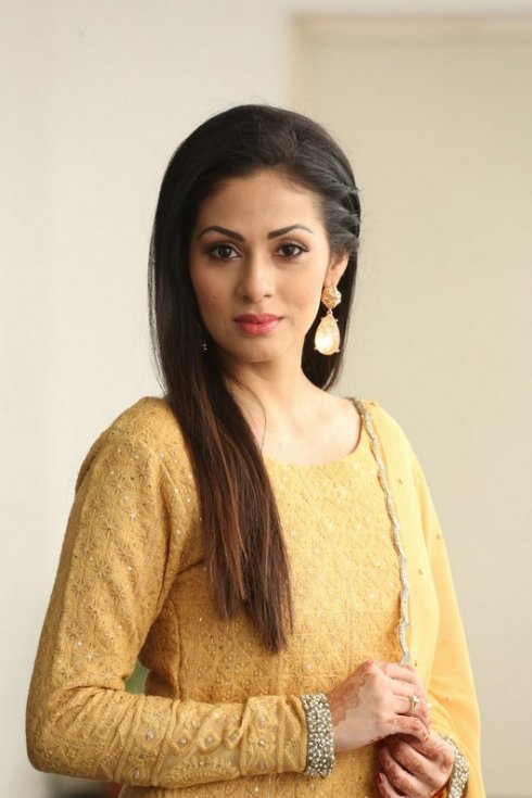 Sadha-New-Photos-08