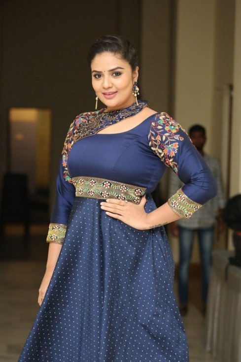 Sreemukhi-New-Photos-02