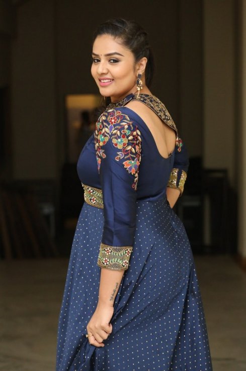 Sreemukhi-New-Photos-03