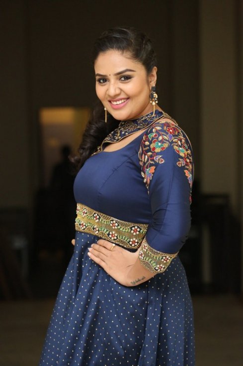 Sreemukhi-New-Photos-04