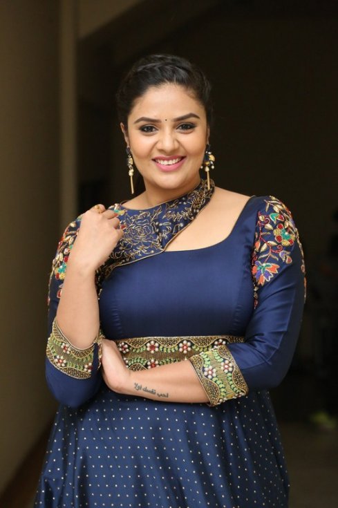 Sreemukhi-New-Photos-09