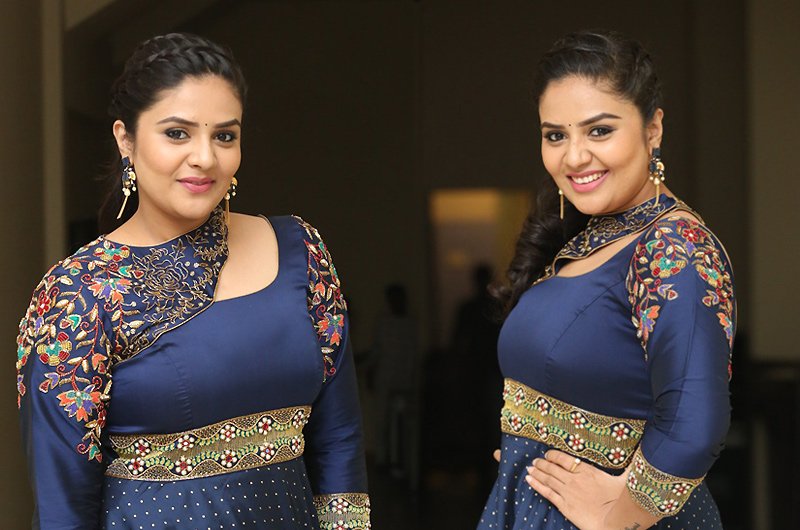 Sreemukhi-New-Photos-11