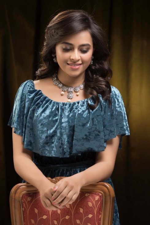 Sri-Divya-Latest-Photoshoot-03