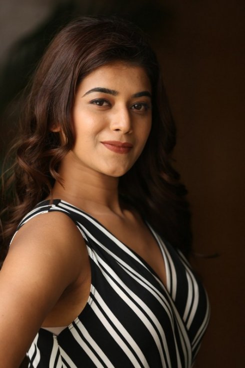 Yamini-Bhaskar-new-Photos-08