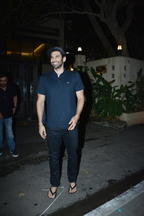 Aditya-Roy-Kapoor-Spotted-at-Bandra-03