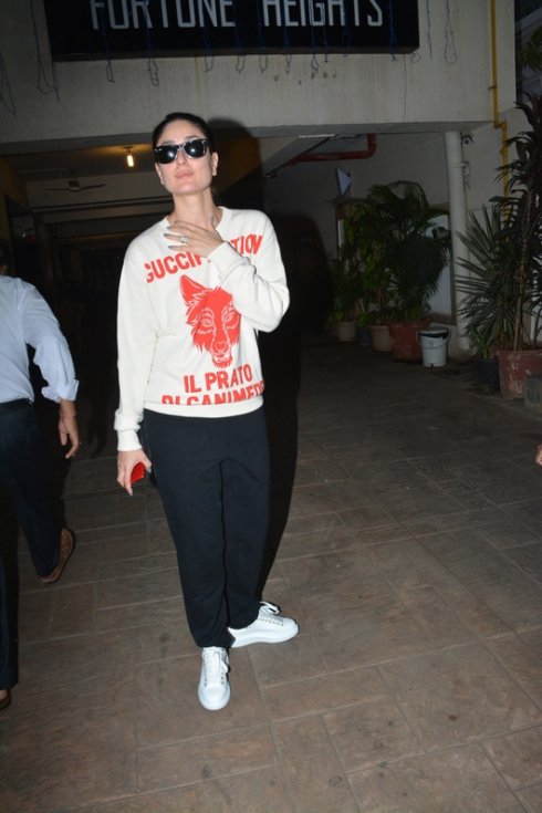 Kareena-Kapoor-Khan-Spotted-in-Bandra-05