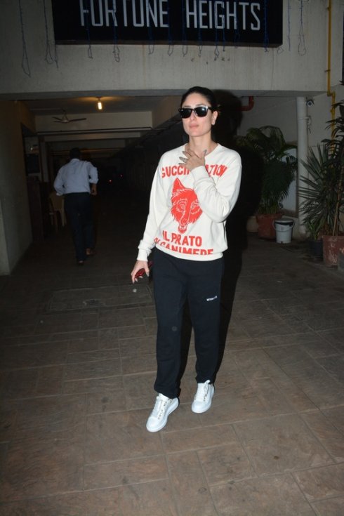 Kareena-Kapoor-Khan-Spotted-in-Bandra-07