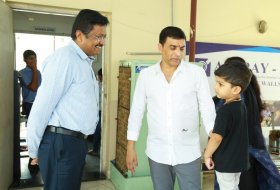 Dil-Raju-Celebrates-His-Birthday-With-Kids-At-Ashray-Akruti-02