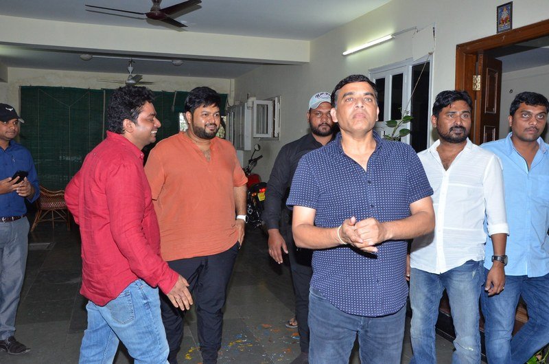 Pawan-Kalyan-Fans-Hungama-at-Dil-Raju-Office-01