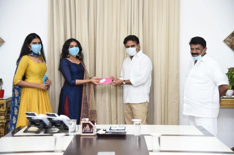 Shivani-Shivathmika-Donation-To-TS-Relief-Fund-04