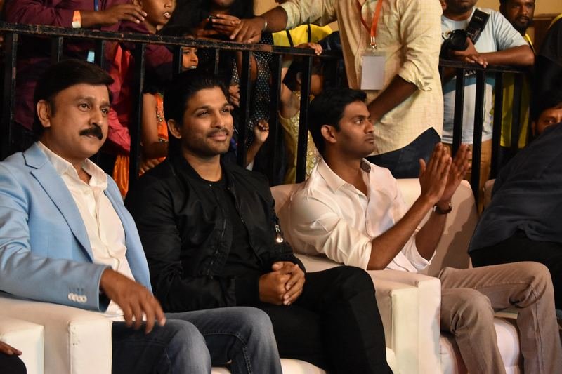 Allu-Arjun-Felicitated-At-IKYA-FIESTA-04