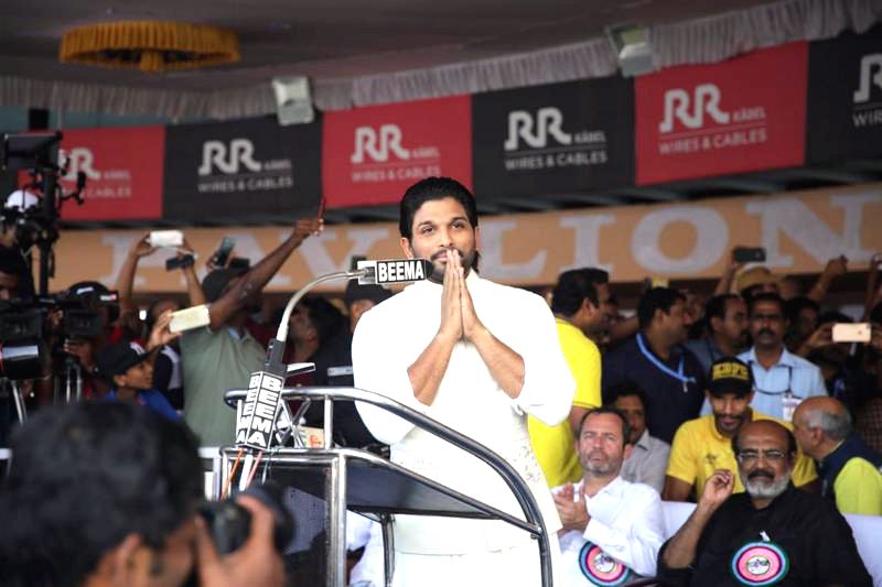 Allu-Arjun-Grand-Welcome-In-Mallu-Land-Photos-14