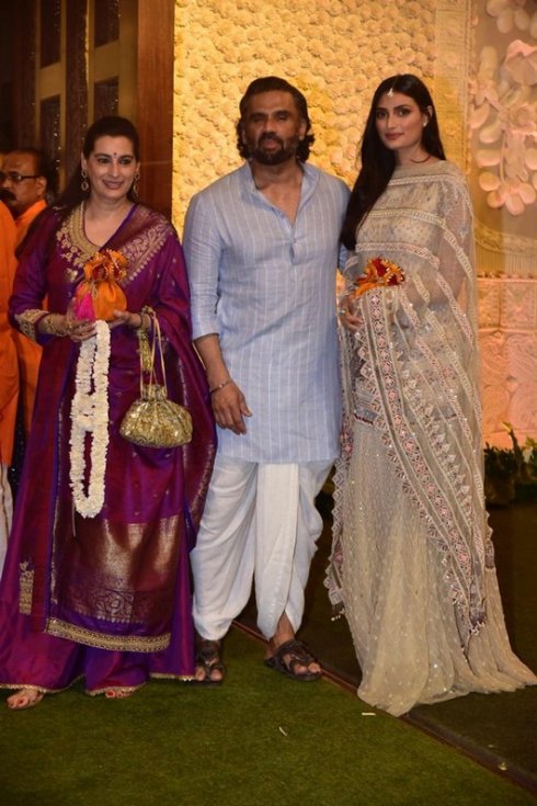 Celebs-at-Ambani-Residence-For-Ganesh-Chaturthi-Celebrations-19