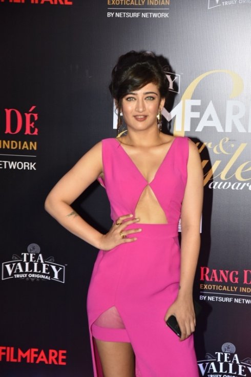 Celebs-at-Filmfare-Glamour-and-Style-Awards-09