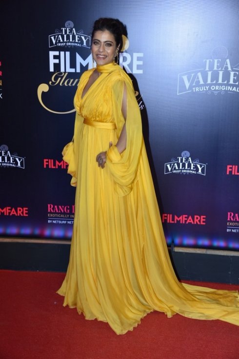 Celebs-at-Filmfare-Glamour-and-Style-Awards-14