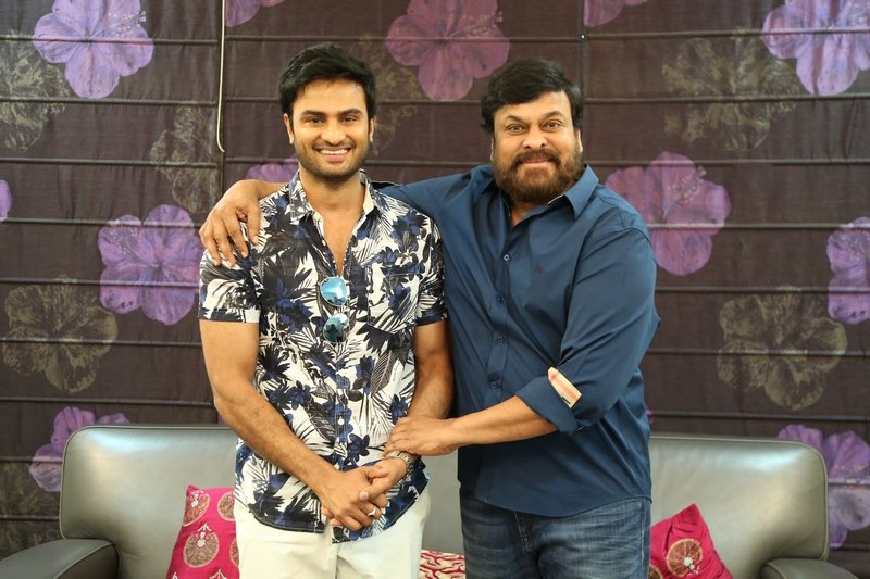 Chiranjeevi-Congratulates-Sammohanam-Team-03