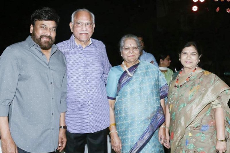 Chiranjeevi-at-Ram-Charans-in-Laws-Party-01