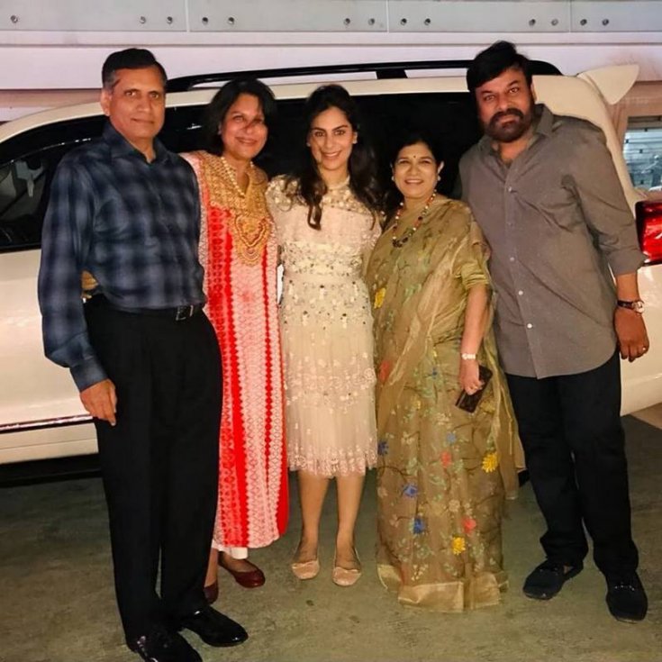 Chiranjeevi-at-Ram-Charans-in-Laws-Party-04